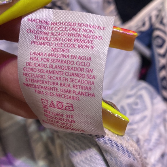 Woman’s beach wear - Picture 6 of 7